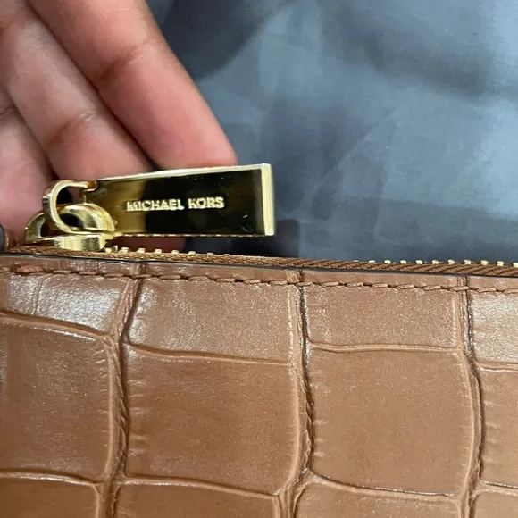 MK purse - Picture 2 of 6